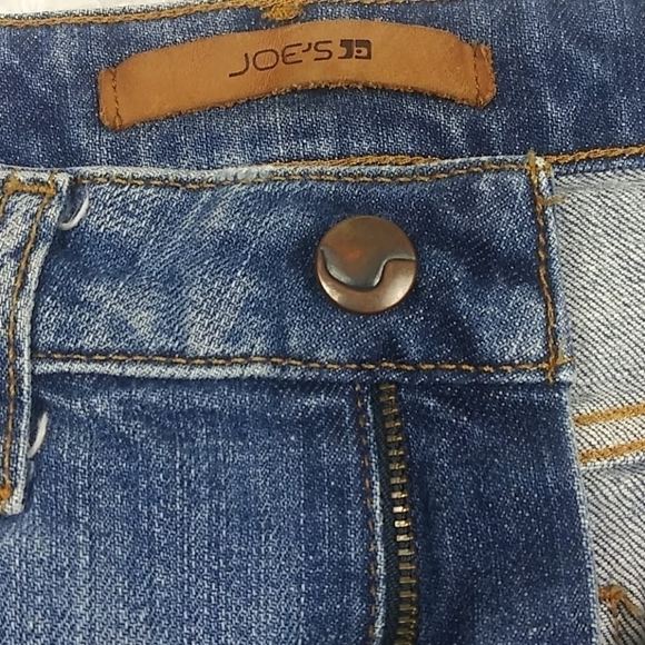 Joe's Blue Medium Wash Faded Distressed Five Pocket Mid Rise Raw Hem Jean Short - Picture 5 of 14